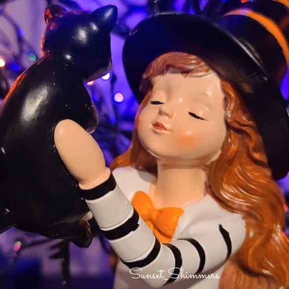 13" Halloween Witch With Mama Black Cat & Baby Kitten Figurine Statue Decor New - Picture 3 of 11